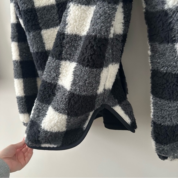Abercrombie & Fitch The Essential A&F Sherpa Fleece Black White Buffalo Plaid S - Picture 13 of 16